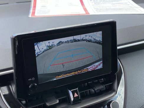 Certified 2025 Toyota Corolla Cross LE image 31