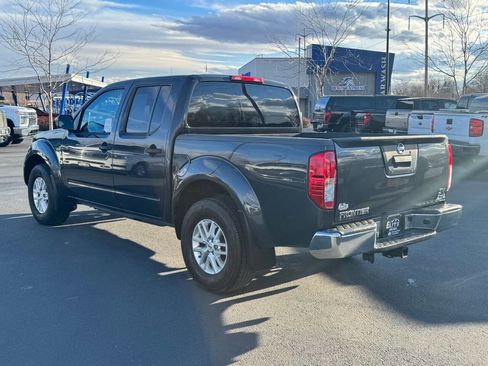 Used 2015 Nissan Frontier SV image 6