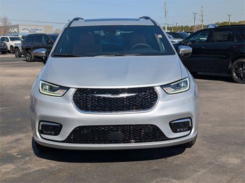 New 2026 Chrysler Pacifica Pinnacle image 3