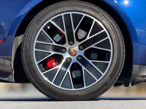 Used 2020 Porsche Taycan 4S image 19