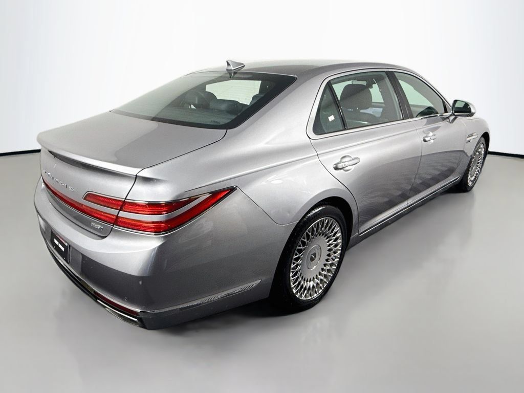 Used 2020 Genesis G90 3.3T Premium RWD image 5