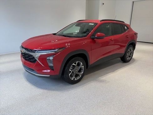 New 2026 Chevrolet Trax LT w/ Driver Confidence Package FWD image 3