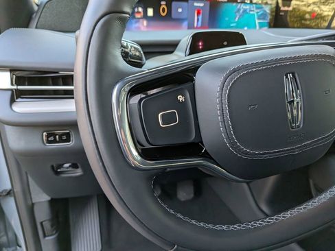 New 2026 Lincoln Navigator Reserve w/ Jet Appearance Package AWD/4WD image 32