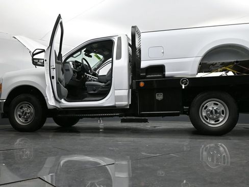 Used 2023 Ford F250 XL w/ XL Chrome Package image 32