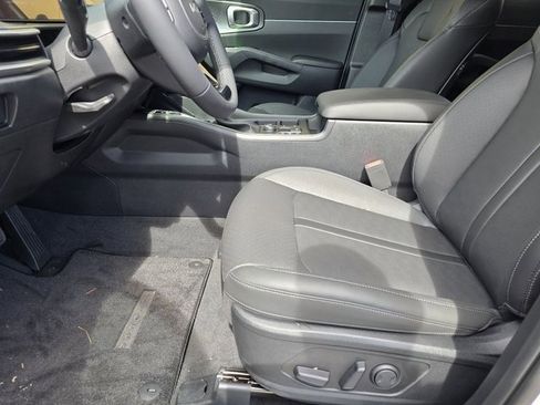 Used 2025 Kia Sorento S image 19