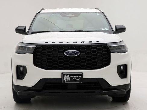 Used 2025 Ford Explorer ST-Line w/ ST-Line Street Pack AWD/4WD image 5
