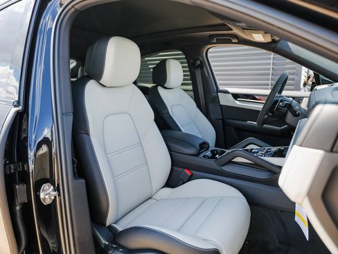 New 2025 Porsche Cayenne E-Hybrid Coupe image 28