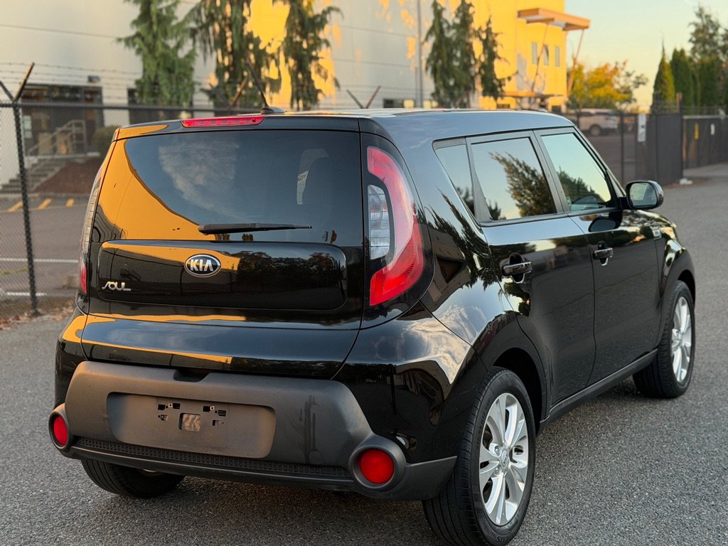 Used 2015 Kia Soul + FWD image 4