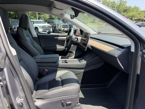 Used 2024 Tesla Model Y Performance AWD/4WD image 11
