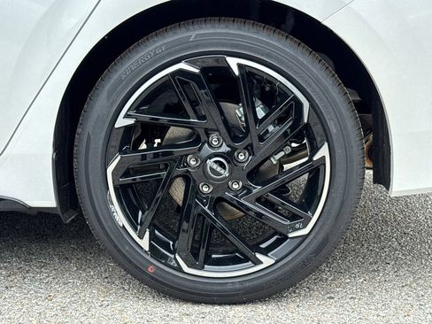New 2026 Nissan Sentra SR w/ SR Premium Package FWD image 5