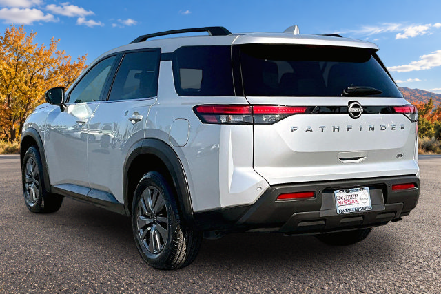 Certified 2024 Nissan Pathfinder SV FWD image 4