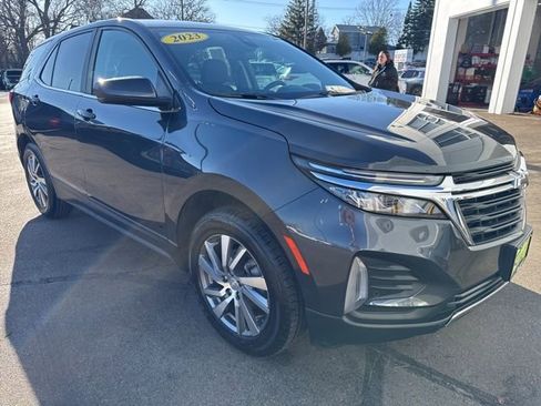 Used 2023 Chevrolet Equinox LT image 2