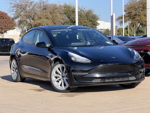 Used 2023 Tesla Model 3 Standard Range image 2