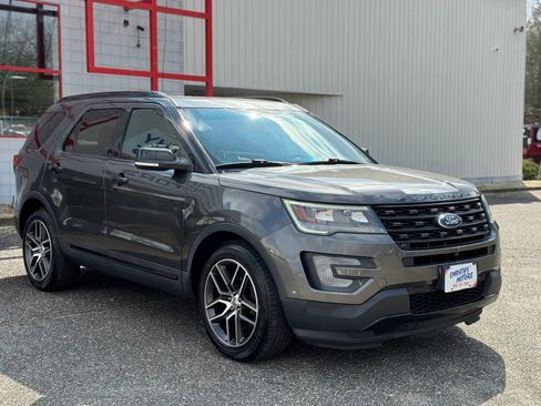 Used 2017 Ford Explorer Sport w/ Equipment Group 401A image 8
