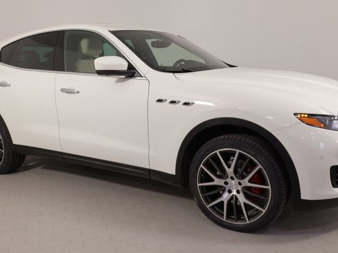 Used 2018 Maserati Levante image 8
