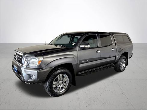 Used 2014 Toyota Tacoma Limited w/ Limited Package image 2