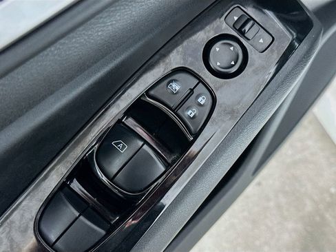 Used 2024 Nissan Altima 2.5 SR FWD image 19