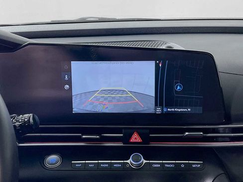 Certified 2025 Hyundai Elantra Limited image 13