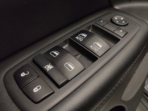 Used 2018 Jeep Grand Cherokee Limited image 27