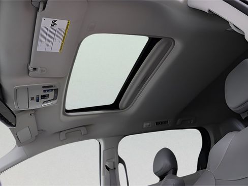 Used 2022 Toyota Sienna XLE image 47