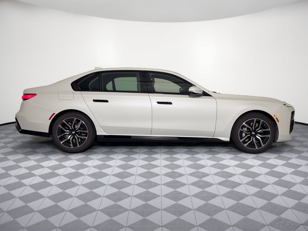 Certified 2023 BMW 760i xDrive AWD/4WD image 8