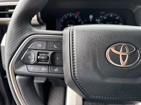 Used 2025 Toyota 4Runner TRD Off-Road Premium AWD/4WD image 25