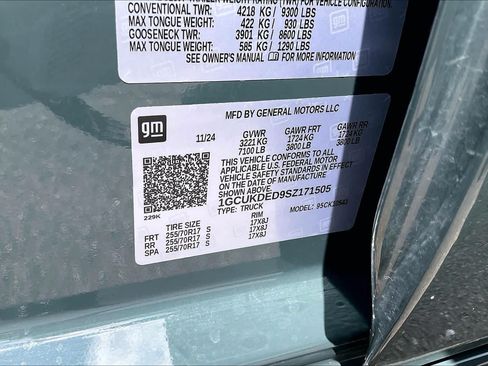 Used 2025 Chevrolet Silverado 1500 LT AWD/4WD image 30
