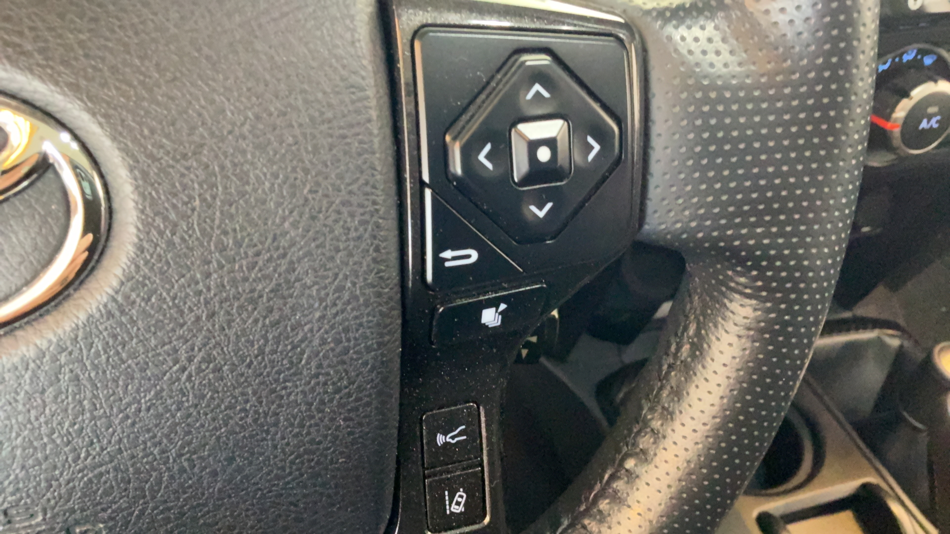 Used 2023 Toyota 4Runner TRD Off-Road Premium w/ Moonroof Package AWD/4WD image 15