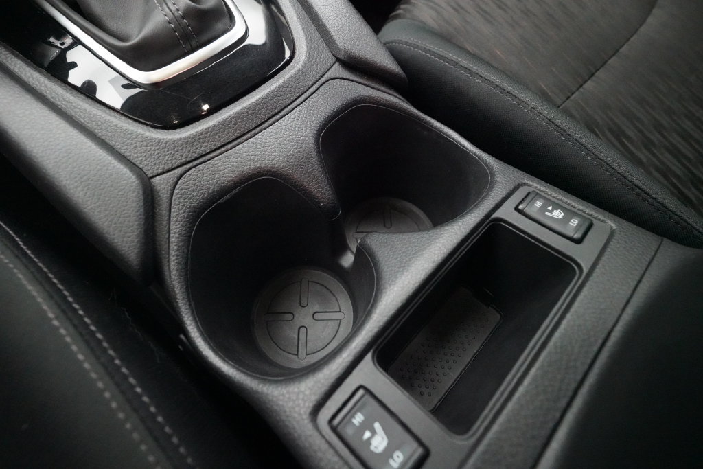 Used 2020 Nissan Rogue SV AWD/4WD image 16