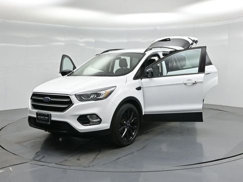 Certified 2018 Ford Escape SE w/ SE Sport Appearance Package image 28