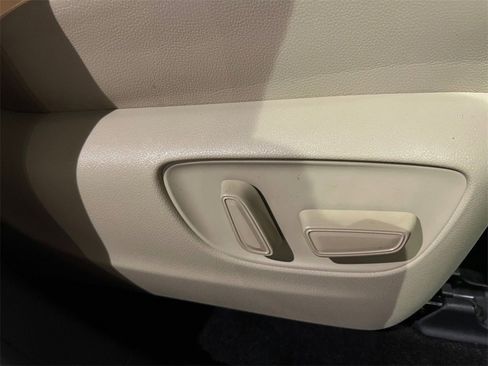 Used 2023 Toyota Highlander XLE image 15