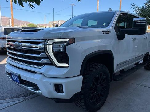 Used 2024 Chevrolet Silverado 2500 High Country w/ LPO, Dark Essentials Package AWD/4WD image 14