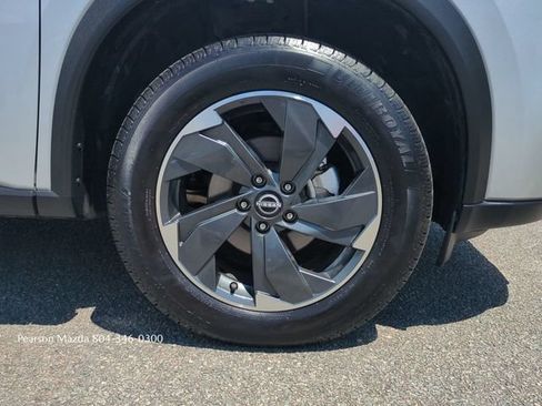 Used 2024 Nissan Rogue SV AWD/4WD image 12
