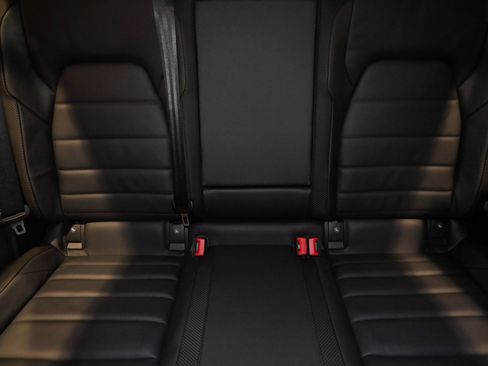 Used 2024 Volkswagen Golf R image 9