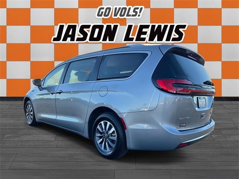 Used 2021 Chrysler Pacifica Touring-L image 6