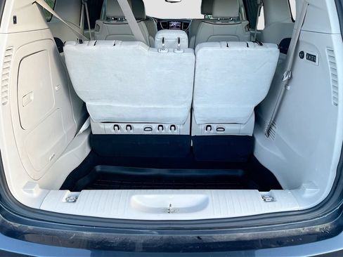 Used 2020 Chrysler Pacifica Limited FWD image 25