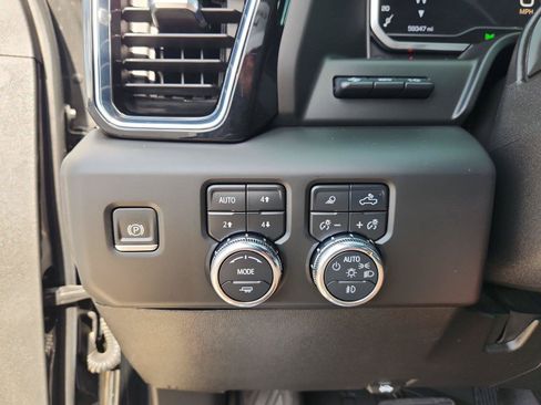 Used 2024 GMC Sierra 2500 Denali w/ Denali Reserve Package AWD/4WD image 18