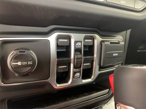 Used 2025 Jeep Gladiator Sport image 28