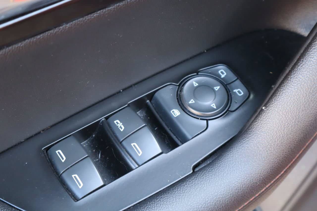 Used 2019 Chevrolet Blazer RS w/ Sun and Wheels Package FWD image 21