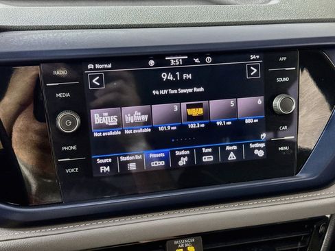 Used 2023 Volkswagen Taos SE w/ Panoramic Sunroof Package AWD/4WD image 17