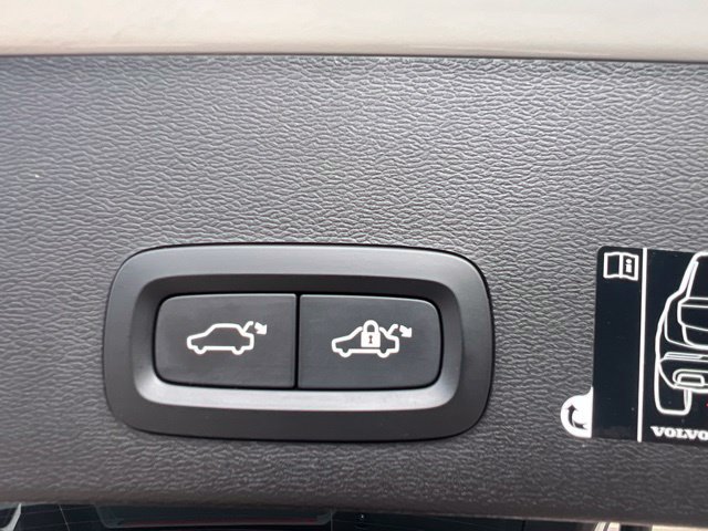 Used 2020 Volvo XC40 T4 Momentum FWD image 30