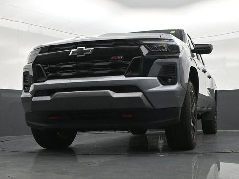 Used 2025 Chevrolet Colorado Z71 w/ Technology Package AWD/4WD image 31