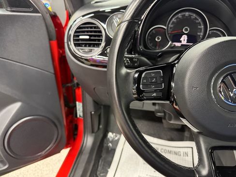 Used 2018 Volkswagen Beetle 2.0T S FWD image 19