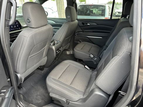 Used 2025 Chevrolet Traverse LT FWD image 23