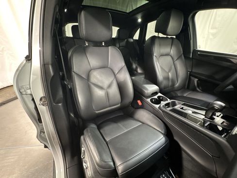 Used 2024 Porsche Macan image 32