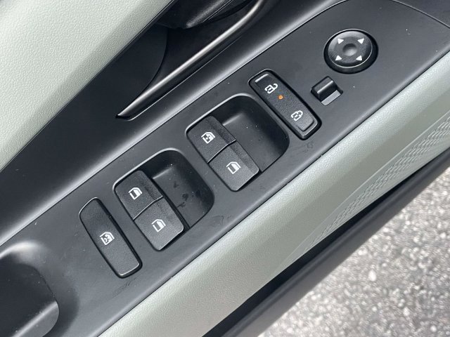 Used 2025 Hyundai Elantra Limited FWD image 21