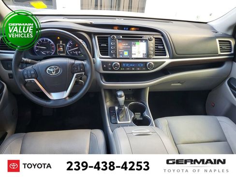 Used 2014 Toyota Highlander Limited Platinum image 16