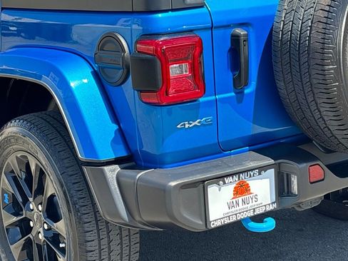 Used 2023 Jeep Wrangler Unlimited Sahara AWD/4WD image 8