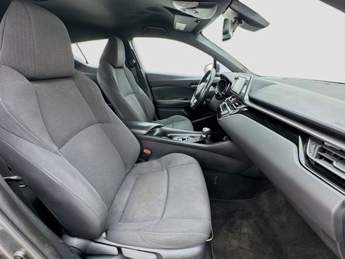 Used 2018 Toyota C-HR XLE FWD image 18
