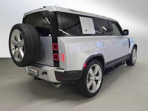 Used 2024 Land Rover Defender 110 SE image 5